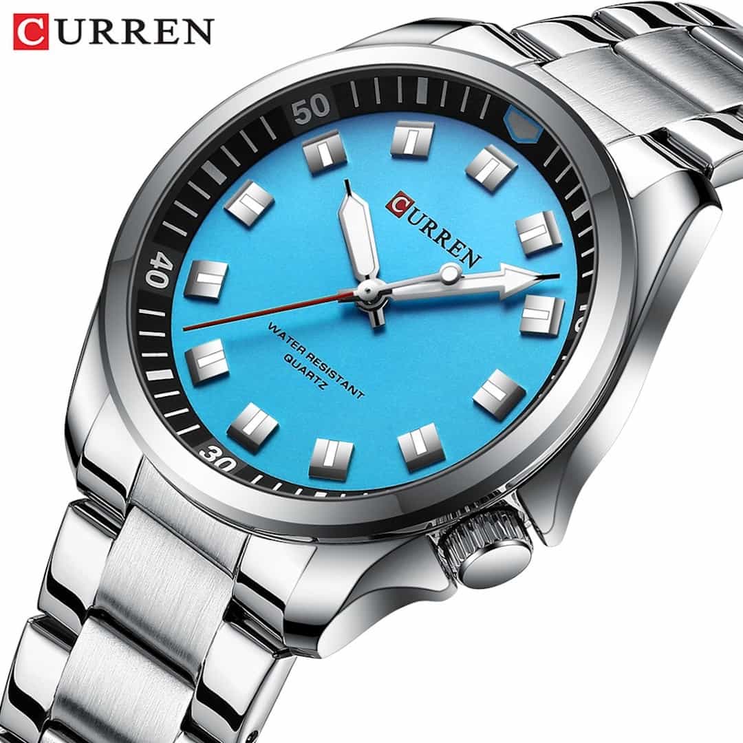 Orologio uomo Curren Elegant Aqua Blue con cinturino in metallo, mostrato da vicino.