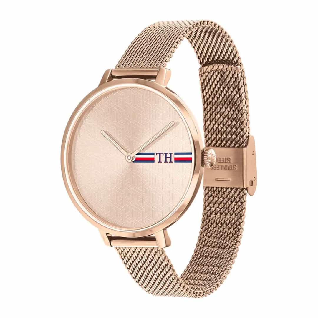 Vista laterale dell’orologio da donna Tommy Hilfiger 1782158, che mette in risalto il profilo sottile e il design moderno.