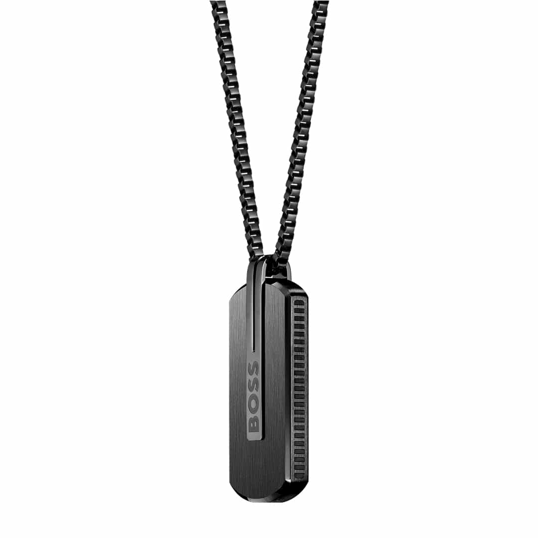 Collana uomo BOSS con catena nera e ciondolo nero allungato.