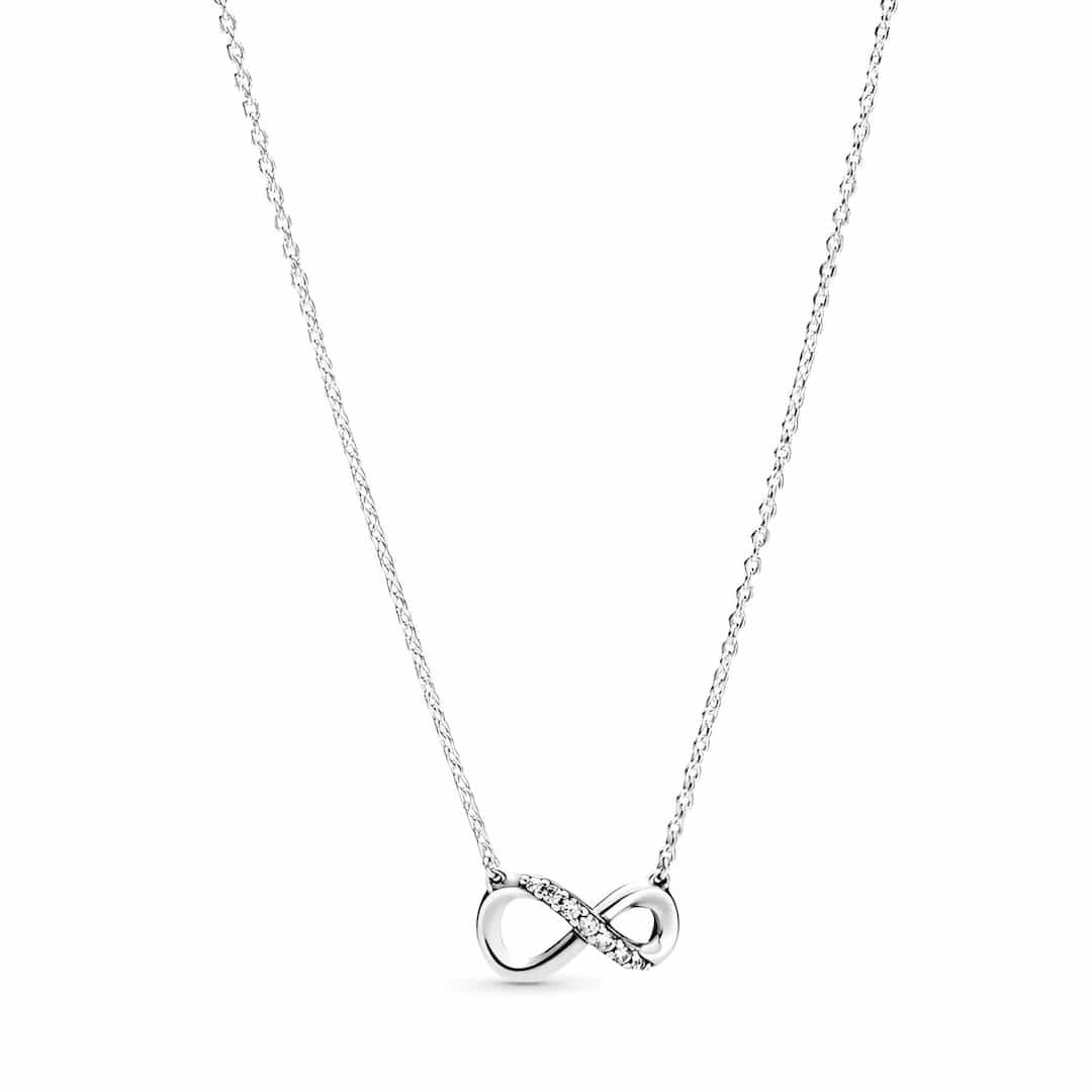 Collana Pandora in argento con simbolo dell’infinito e zirconia, dal design elegante.