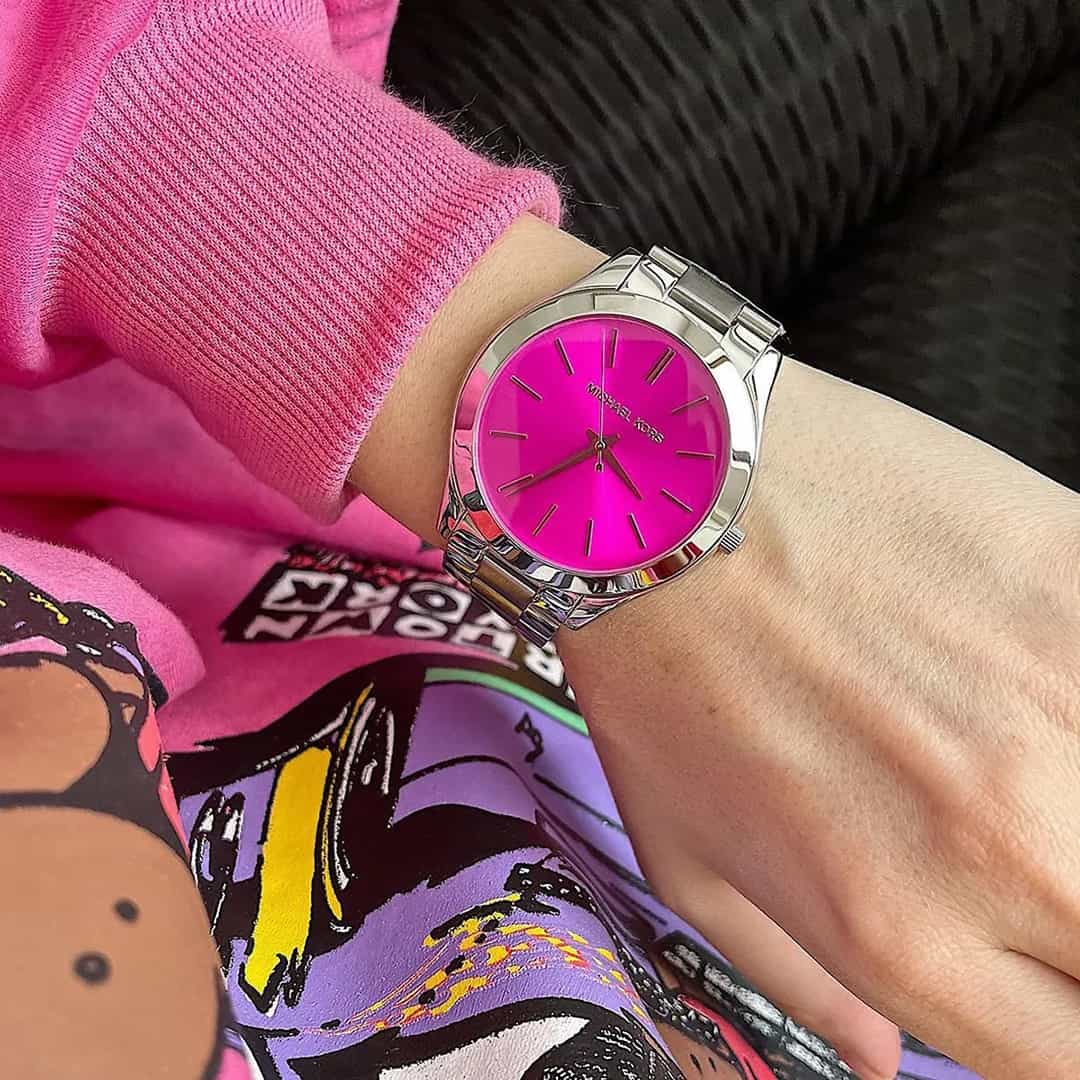 Michael Kors Slim Runway MK3291 al polso – quadrante rosa intenso in contrasto con cassa argentata